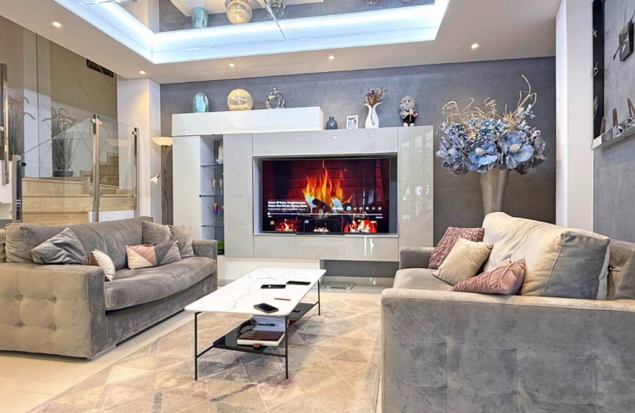 Återförsäljning - Detached Villa - Orihuela Costa - Villamartín