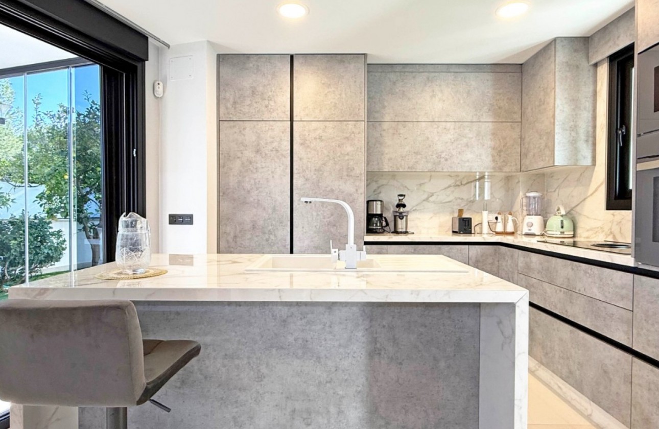 Återförsäljning - Detached Villa - Orihuela Costa - Villamartín