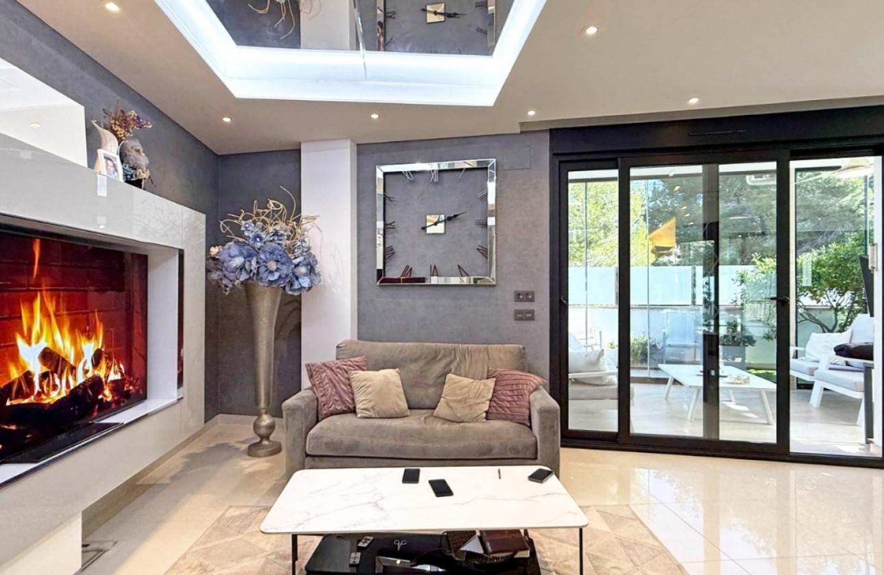 Återförsäljning - Detached Villa - Orihuela Costa - Villamartín