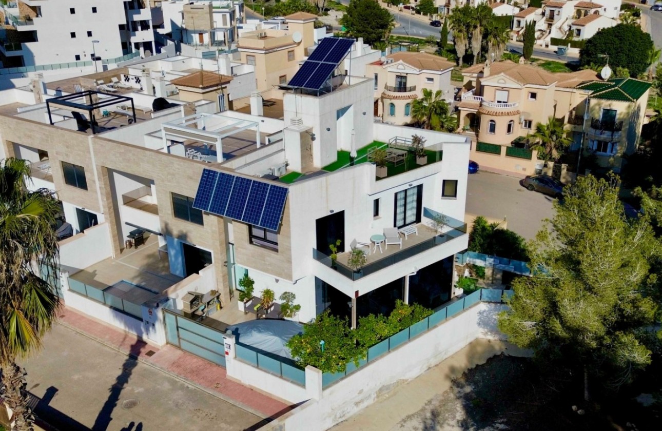 Återförsäljning - Detached Villa - Orihuela Costa - Villamartín