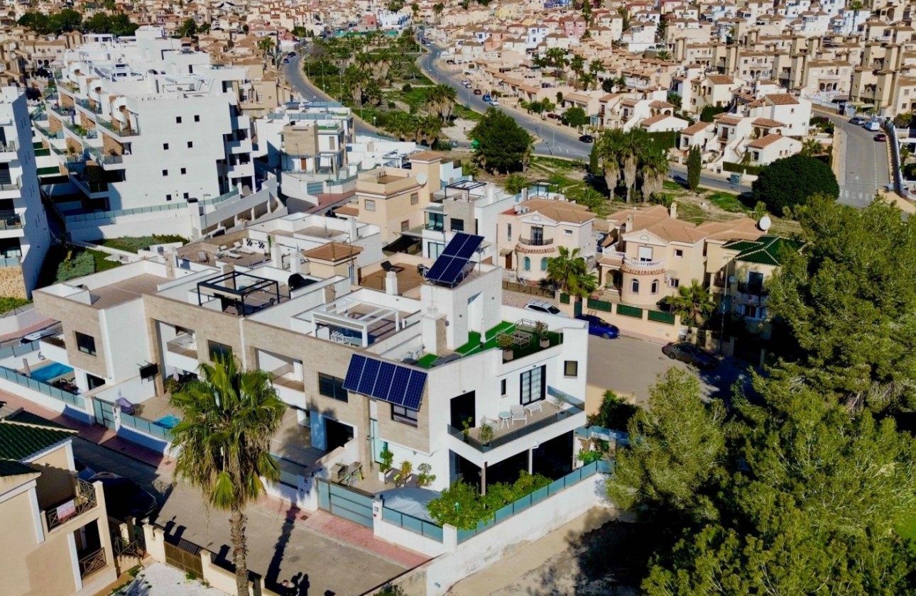 Återförsäljning - Detached Villa - Orihuela Costa - Villamartín