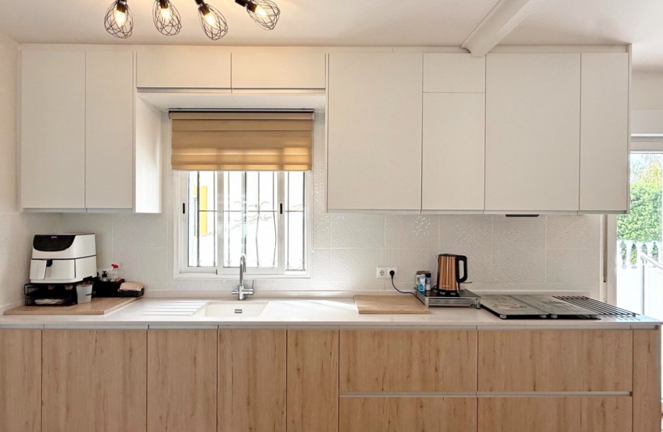 Återförsäljning - Detached Villa - Orihuela Costa - Villamartín