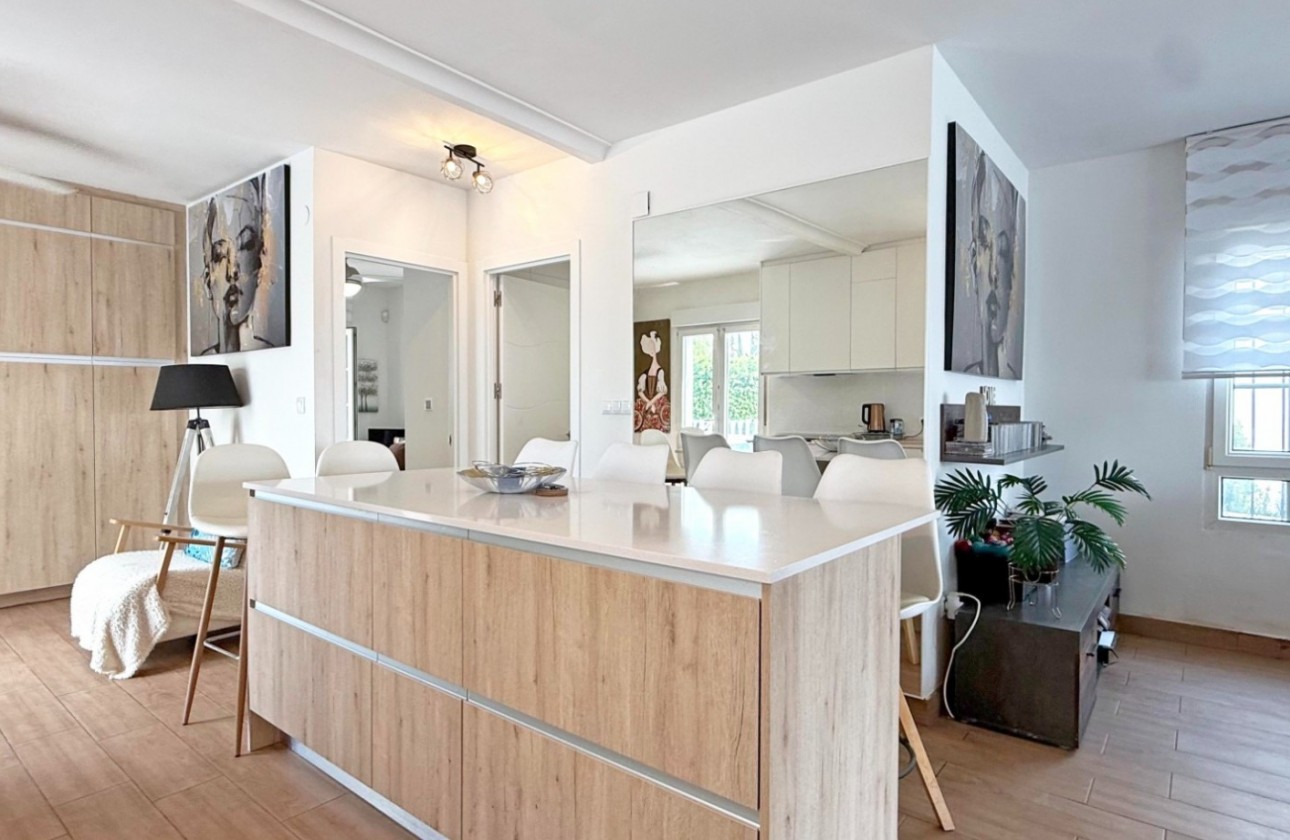 Återförsäljning - Detached Villa - Orihuela Costa - Villamartín