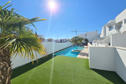 Återförsäljning - Apartment / Flat * - Pilar de la Horadada *