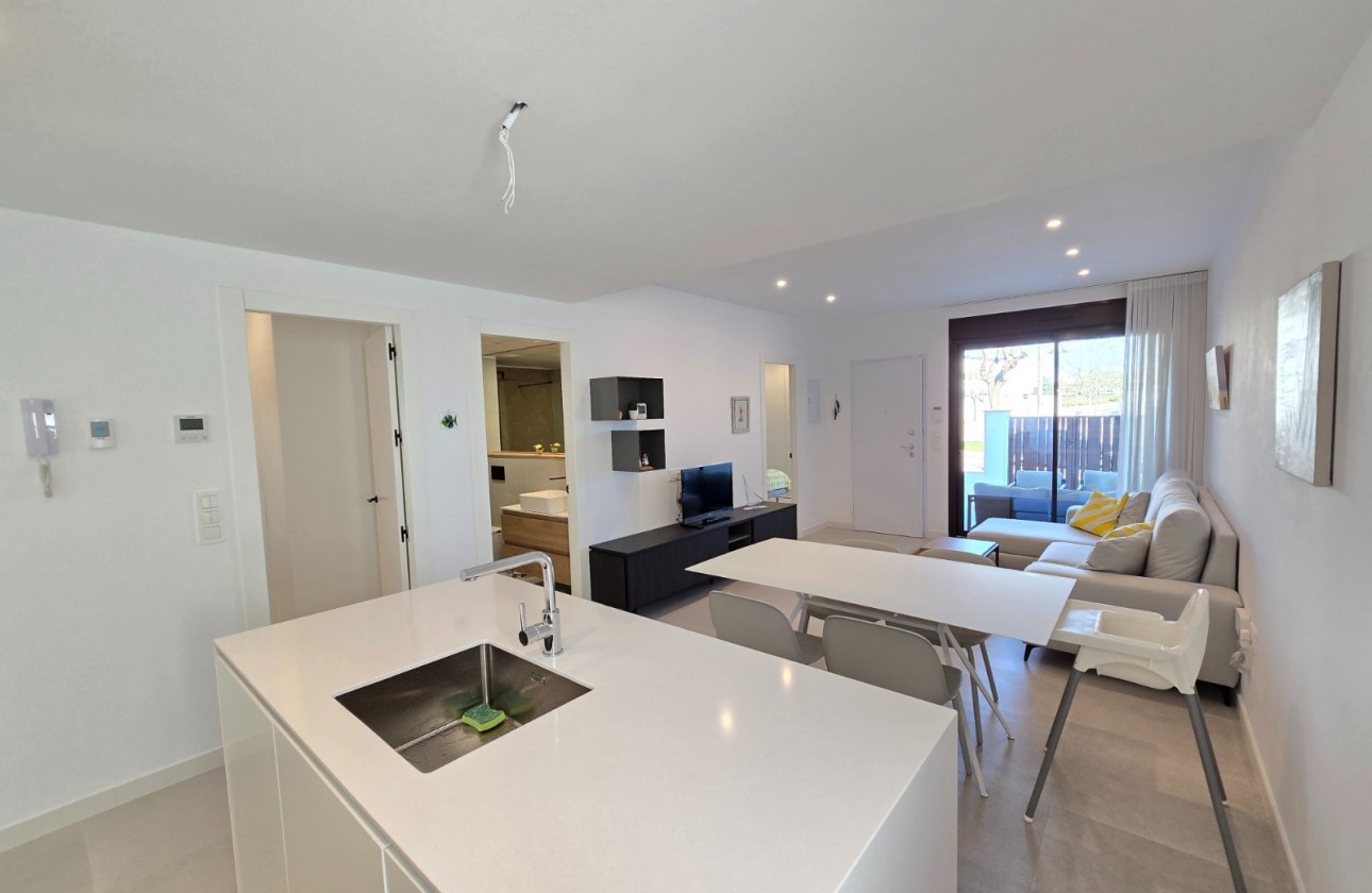 Återförsäljning - Apartment / Flat * - Pilar de la Horadada *