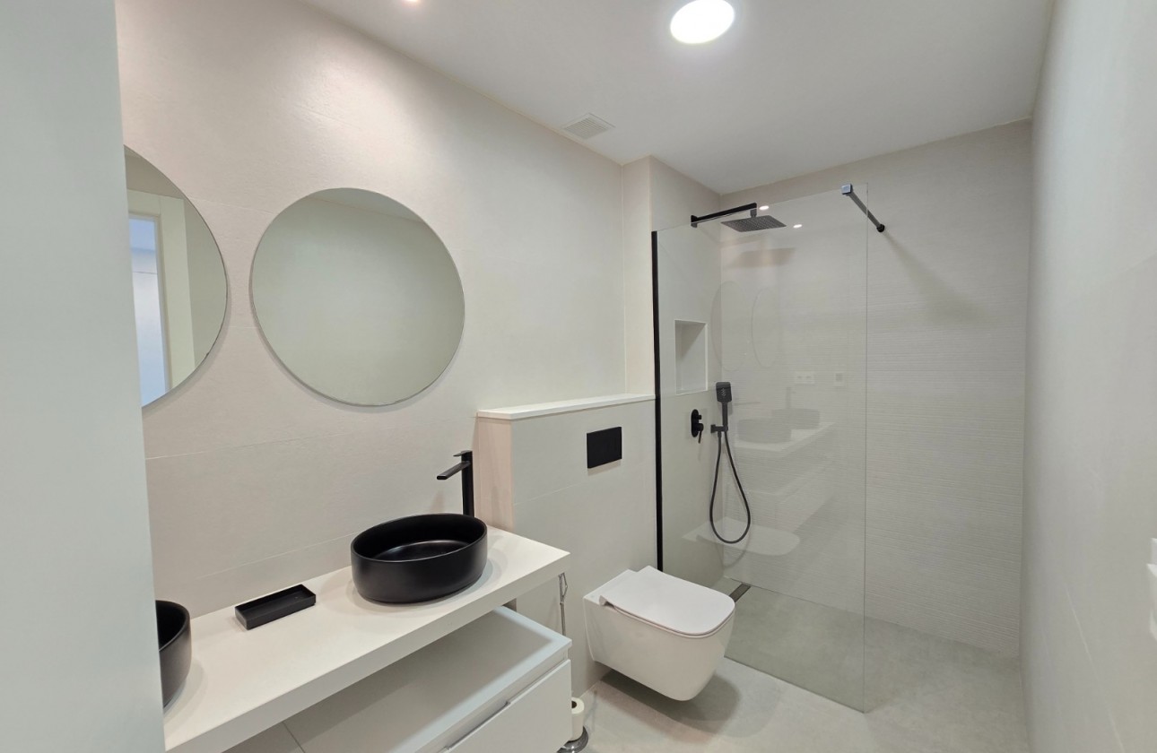 Återförsäljning - Apartment / Flat * - Pilar de la Horadada *