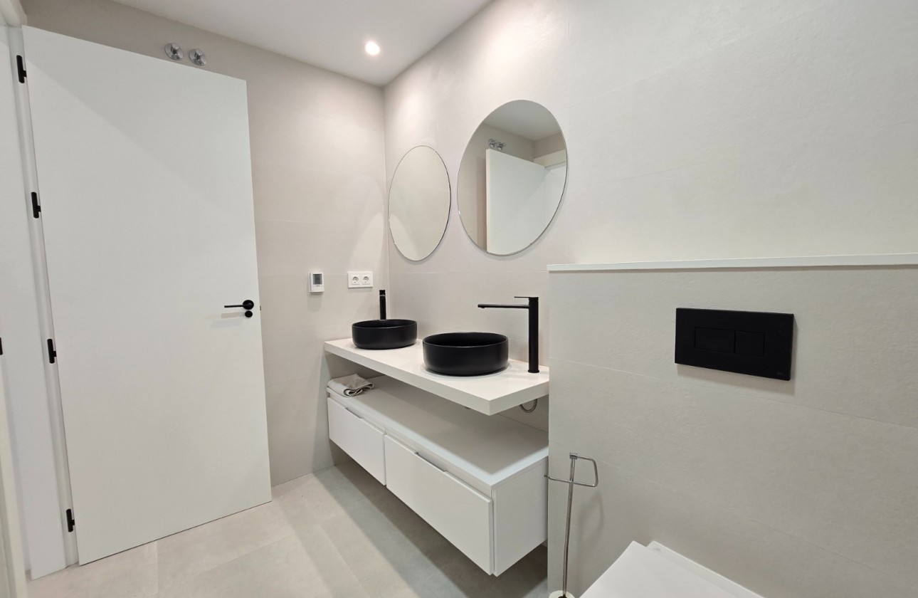 Återförsäljning - Apartment / Flat * - Pilar de la Horadada *