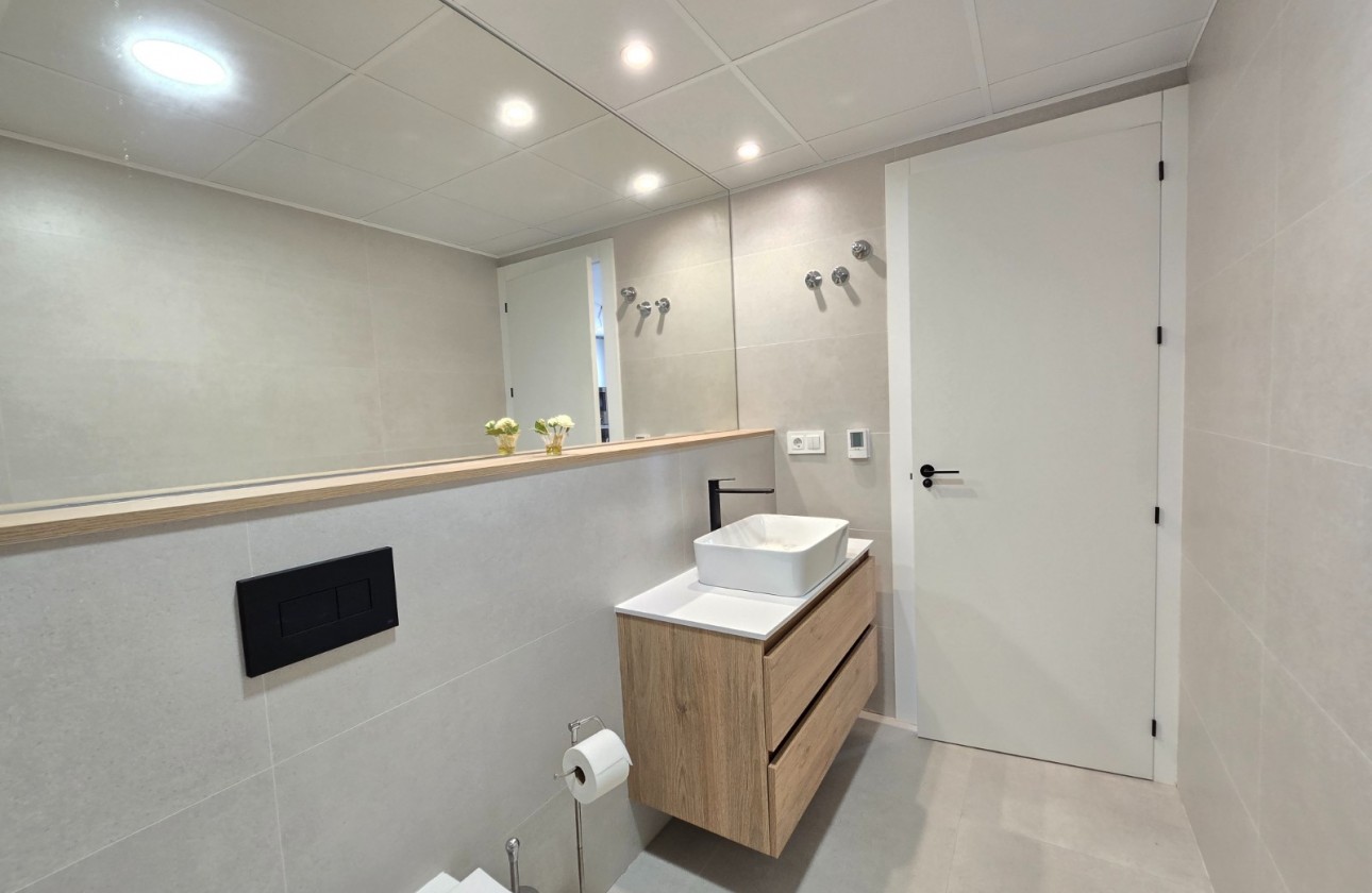 Återförsäljning - Apartment / Flat * - Pilar de la Horadada *