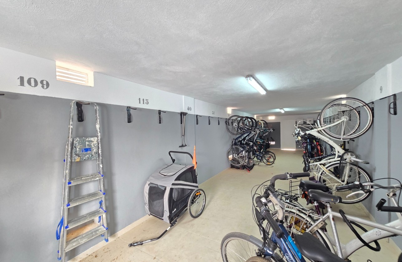 Återförsäljning - Apartment / Flat * - Pilar de la Horadada *