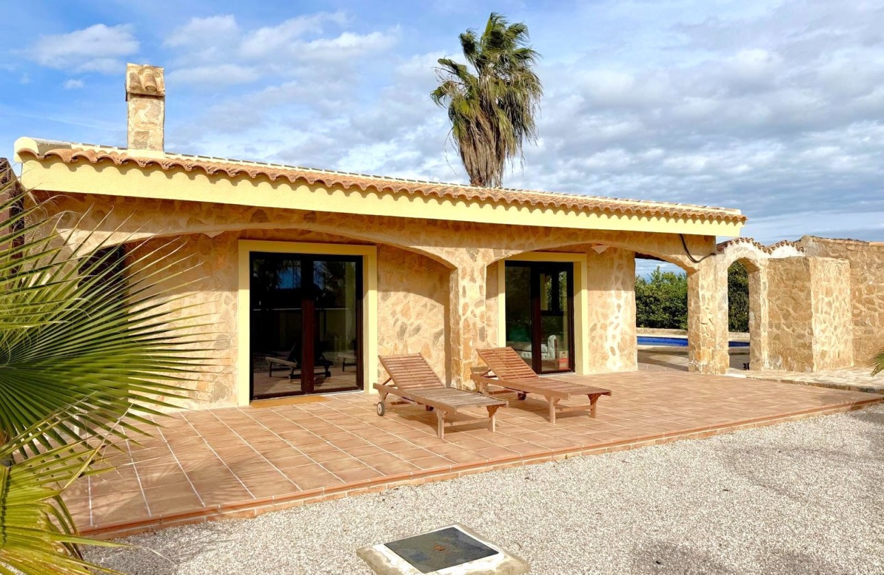 Resale - Villa - San Miguel De Salinas