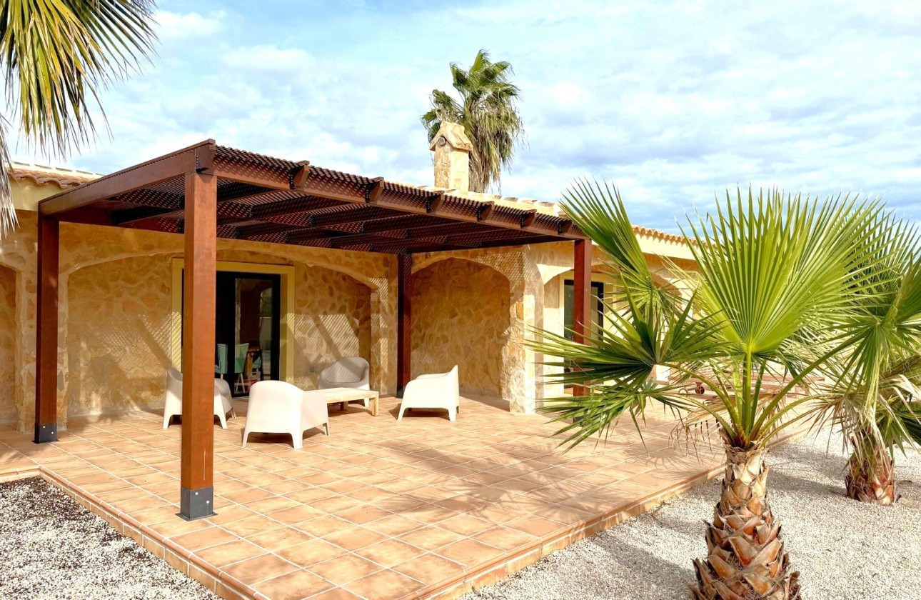 Resale - Villa - San Miguel De Salinas