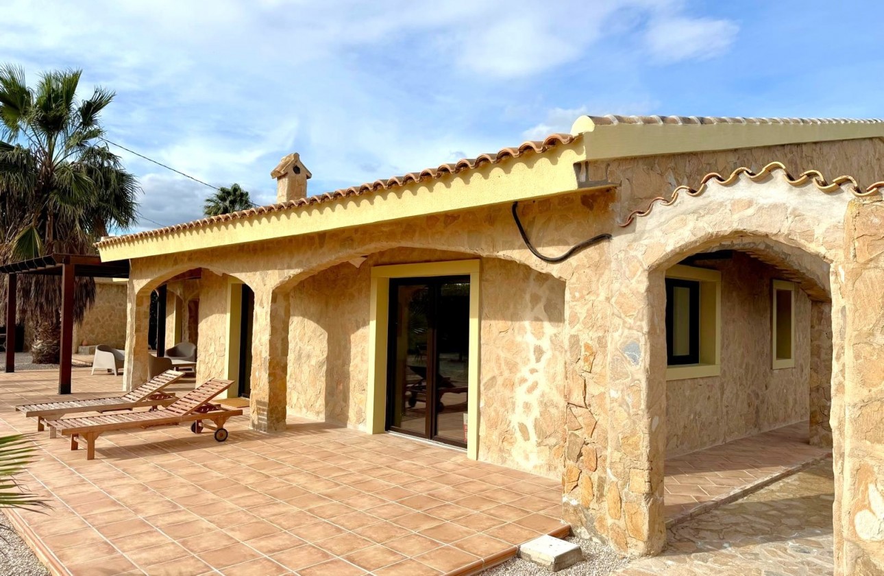 Resale - Villa - San Miguel De Salinas