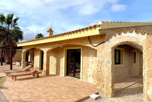 Resale - Villa - San Miguel De Salinas