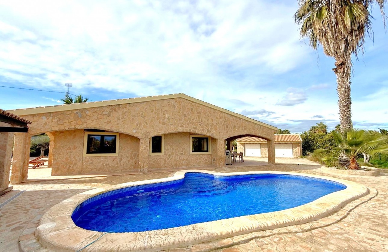 Resale - Villa - San Miguel De Salinas