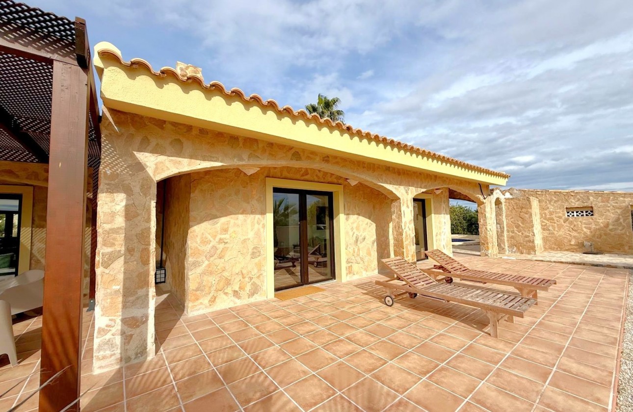 Resale - Villa - San Miguel De Salinas
