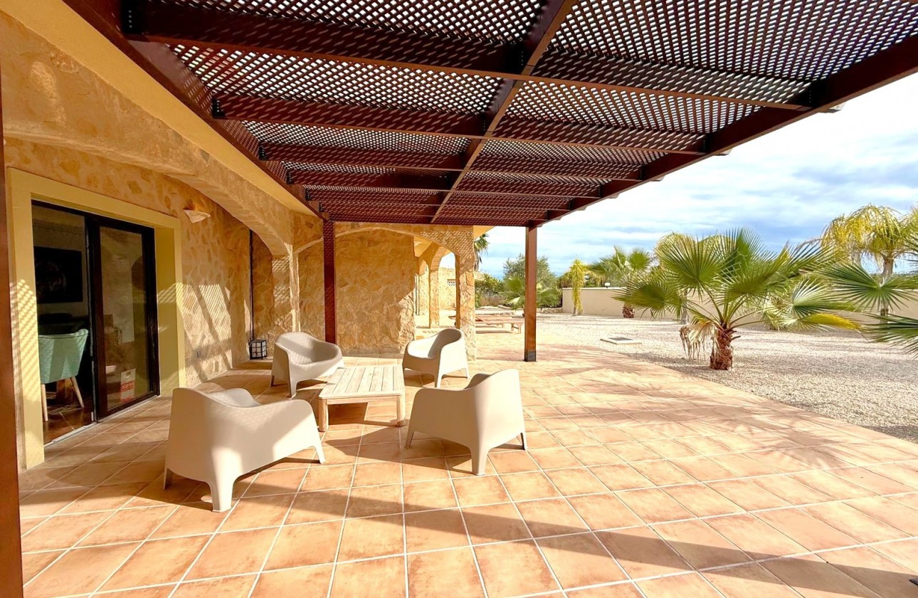 Resale - Villa - San Miguel De Salinas