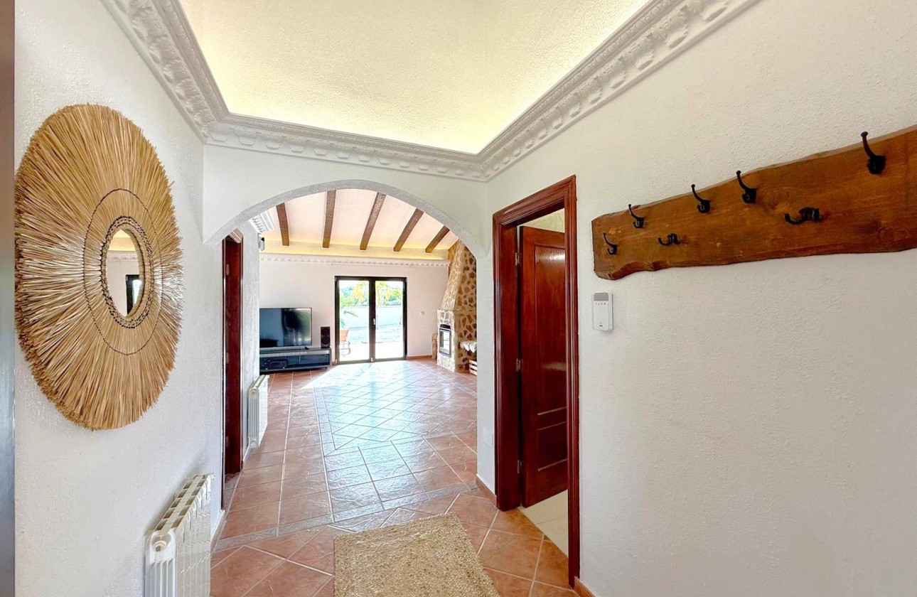 Resale - Villa - San Miguel De Salinas