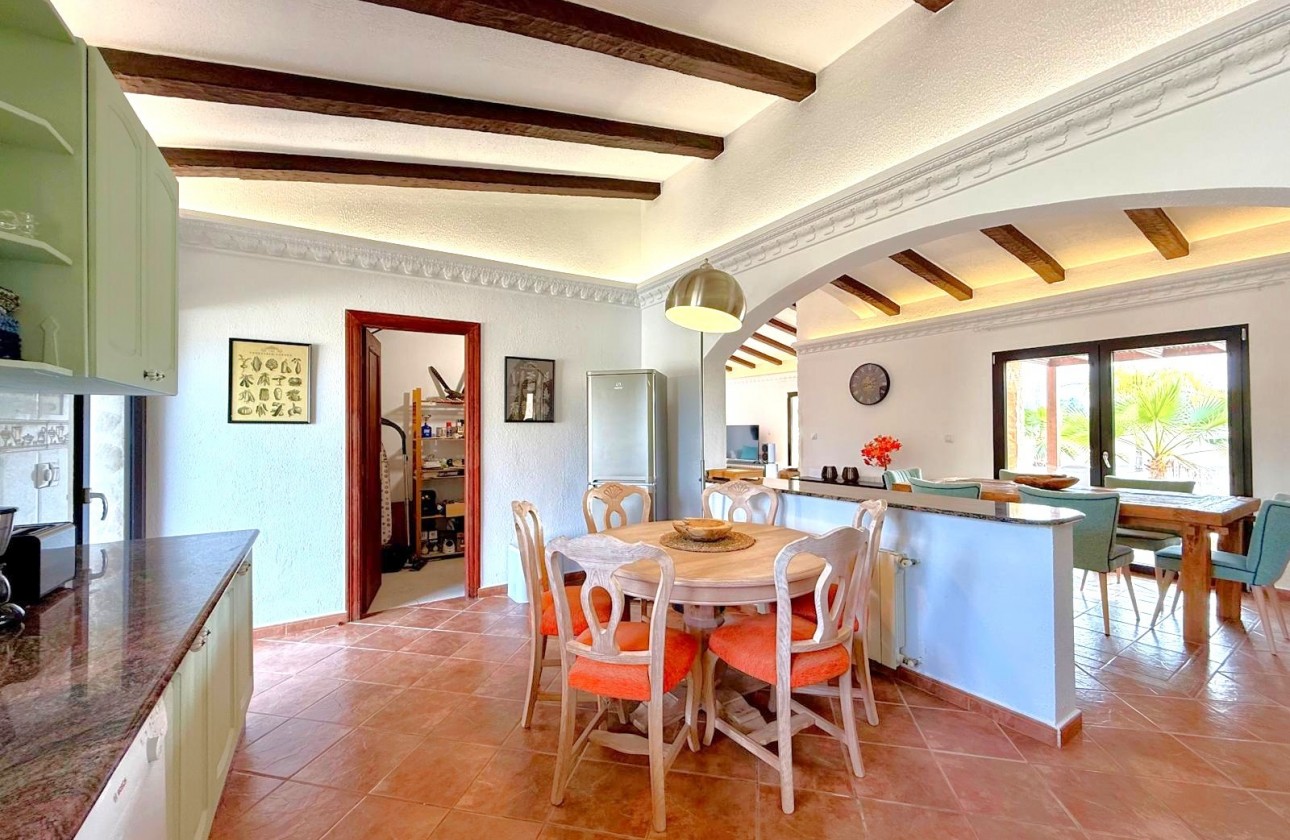 Resale - Villa - San Miguel De Salinas