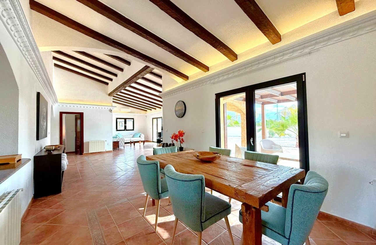 Resale - Villa - San Miguel De Salinas