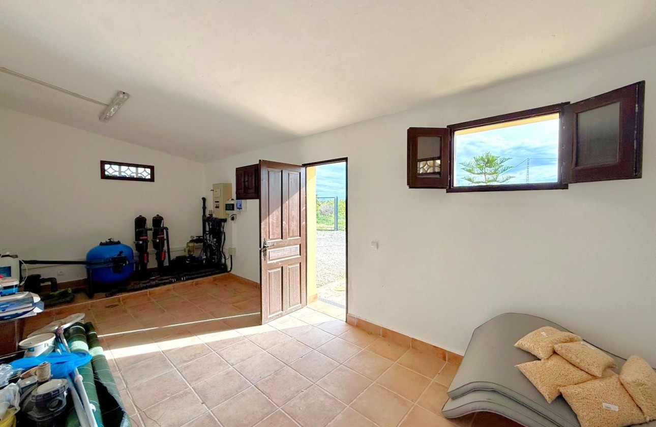 Resale - Villa - San Miguel De Salinas