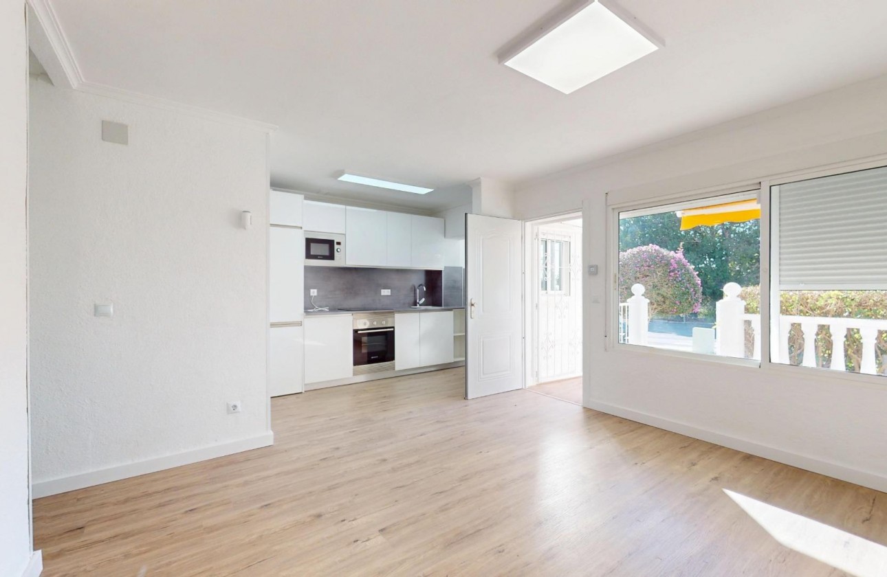 Resale - Bungalow - Orihuela Costa - Villamartín-Las Filipinas