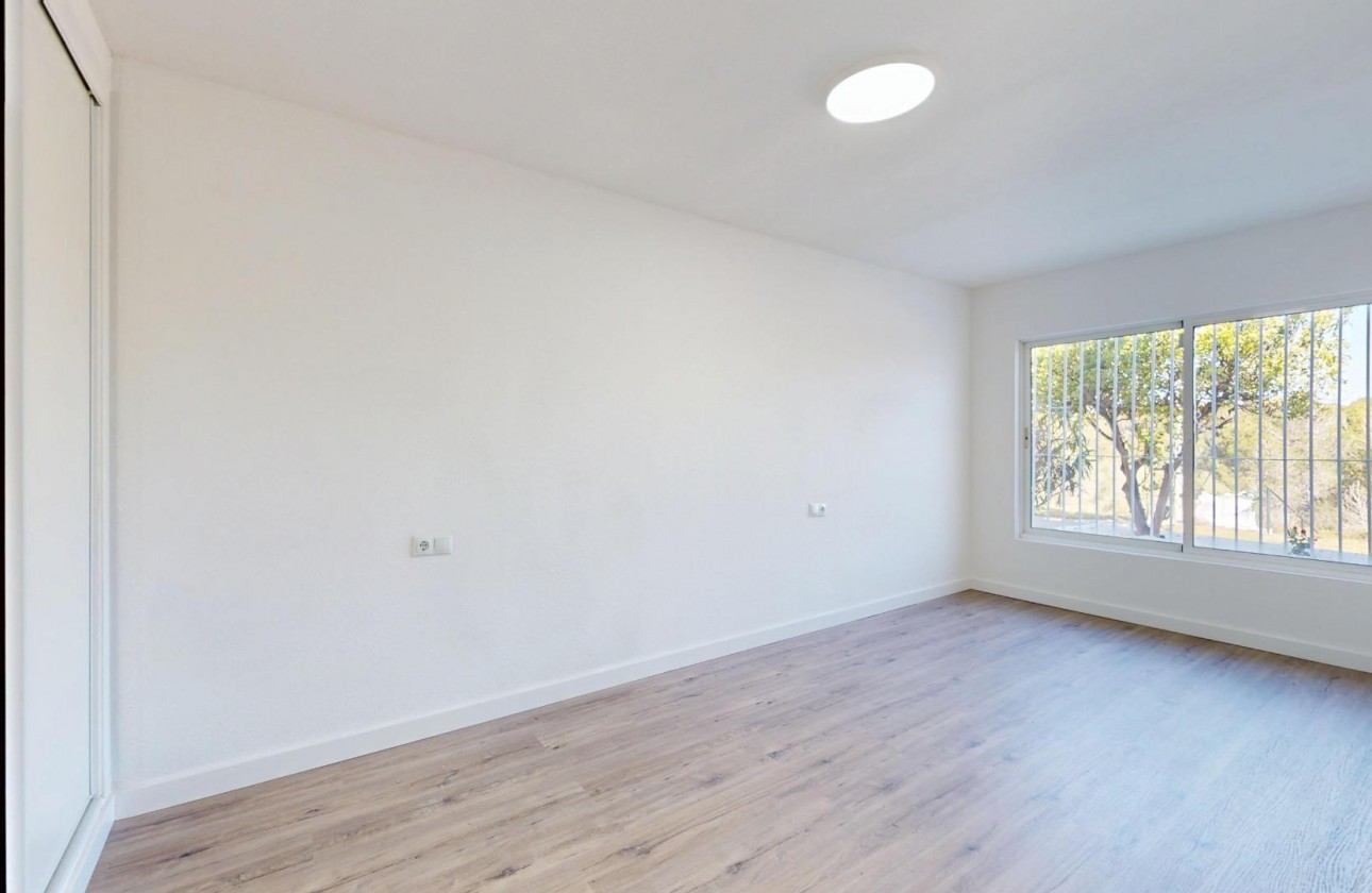 Resale - Bungalow - Orihuela Costa - Villamartín-Las Filipinas