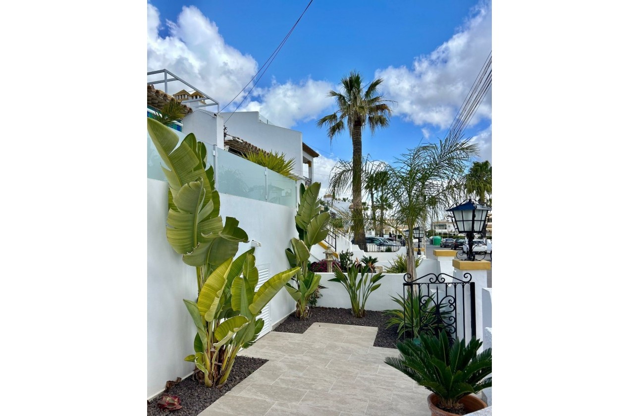 Resale - Villa - Villamartin