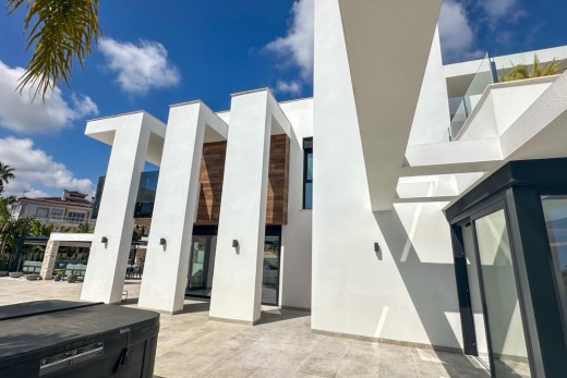 Resale - Villa - Villamartin