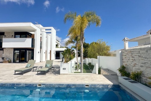 Resale - Villa - Villamartin