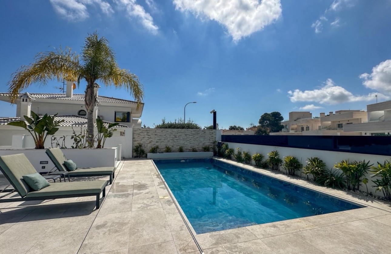 Resale - Villa - Villamartin