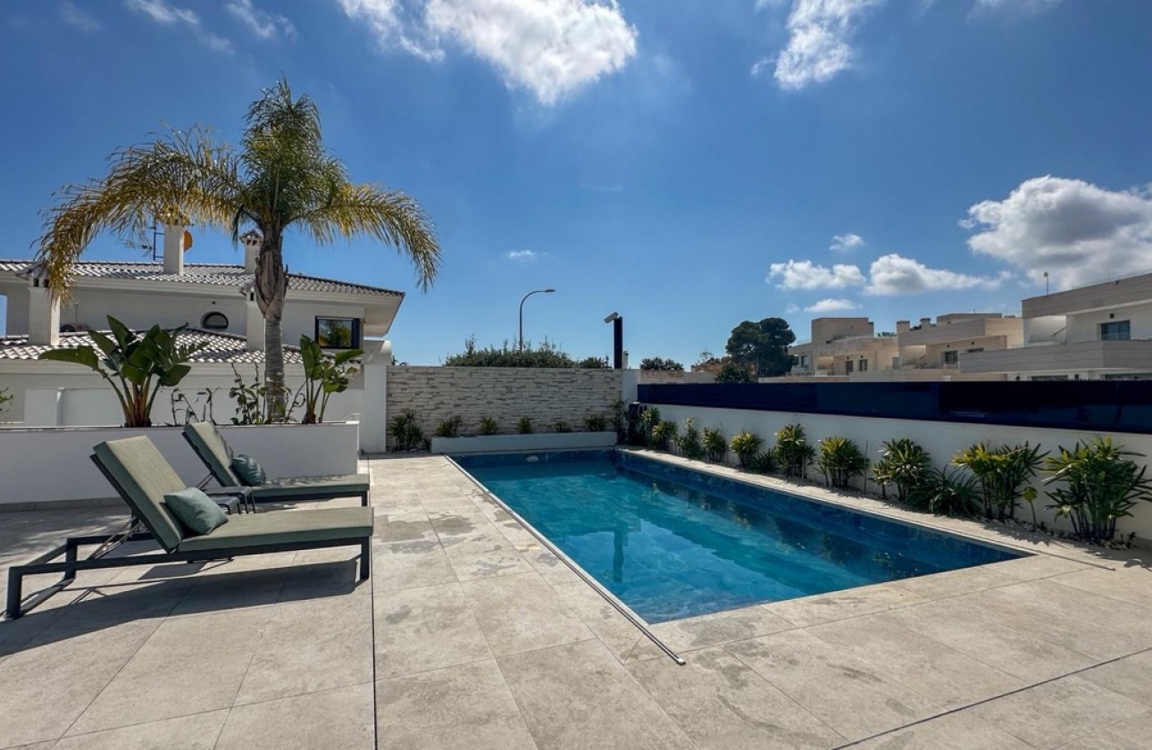 Resale - Villa - Villamartin