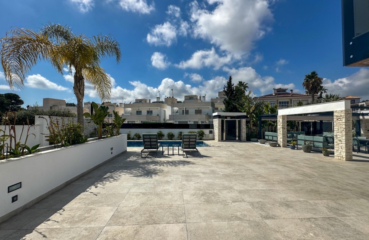 Resale - Villa - Villamartin