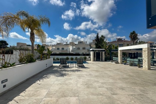 Resale - Villa - Villamartin