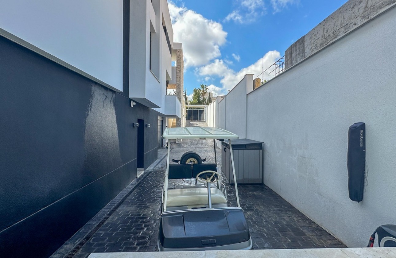 Resale - Villa - Villamartin