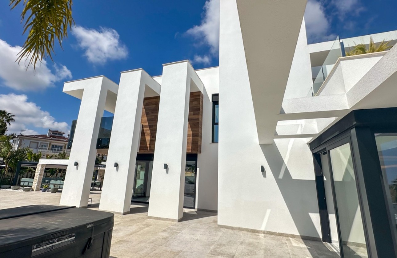 Resale - Villa - Villamartin