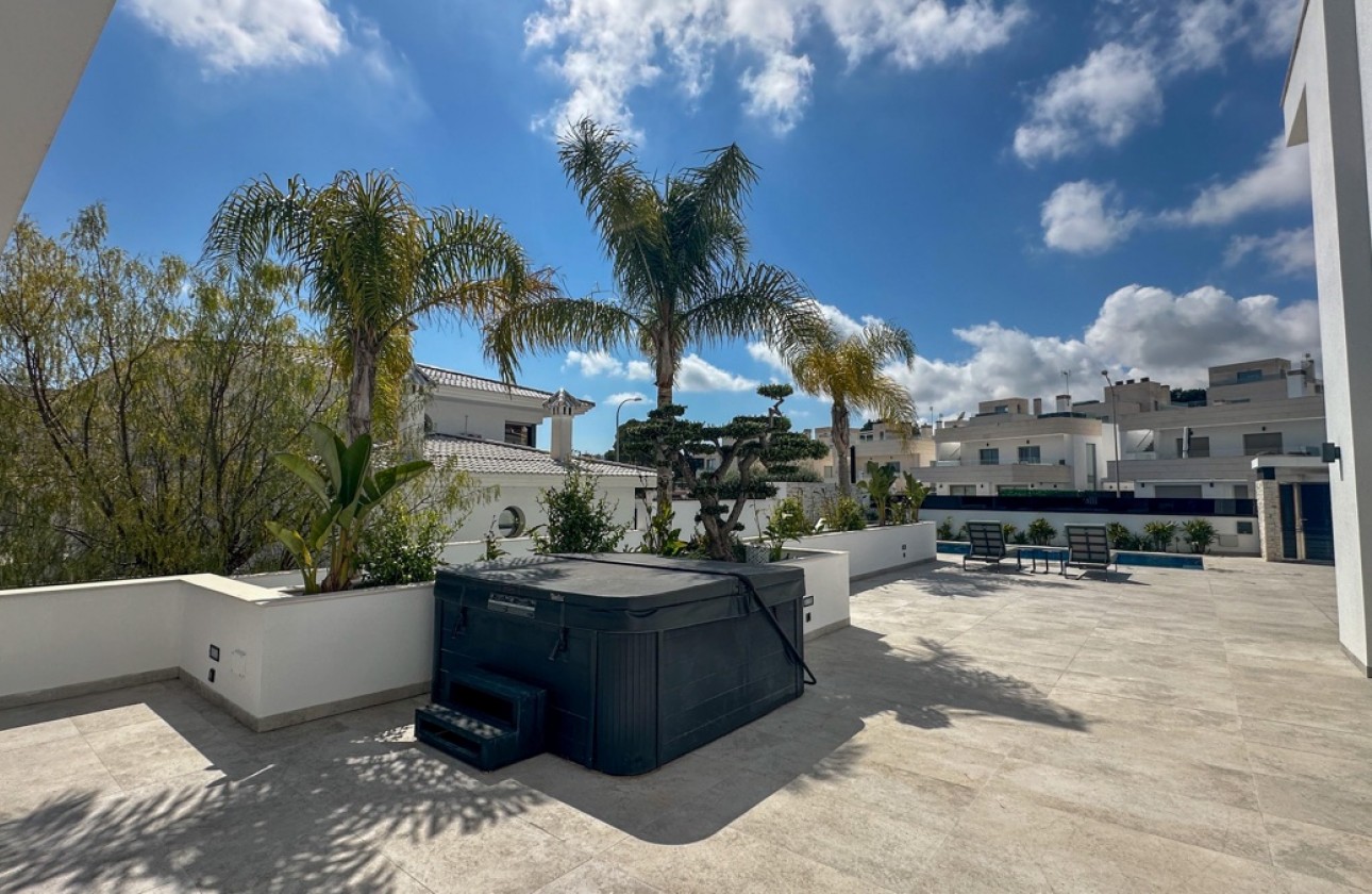 Resale - Villa - Villamartin