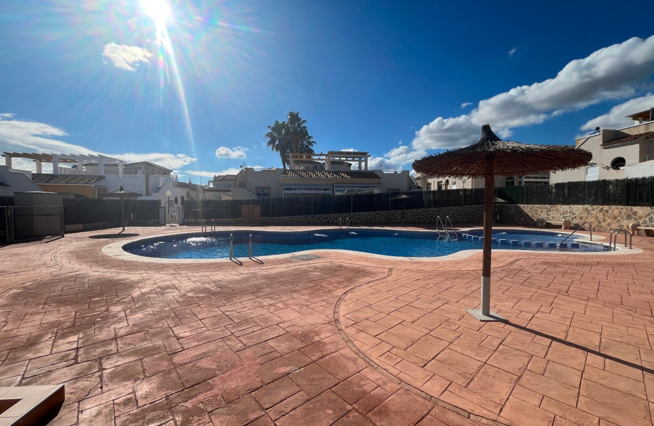 Återförsäljning -  - Punta Prima - Serena