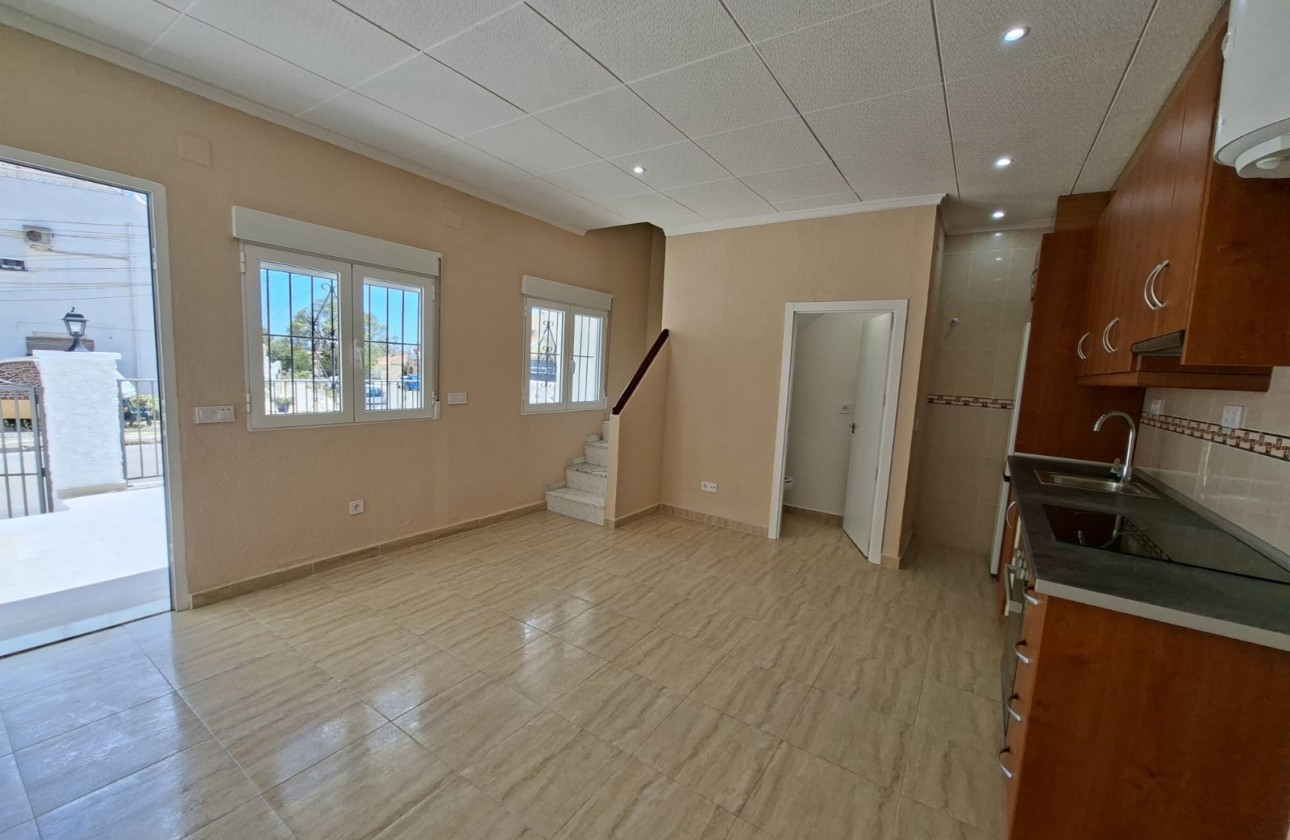 Resale - Town House - La Marina