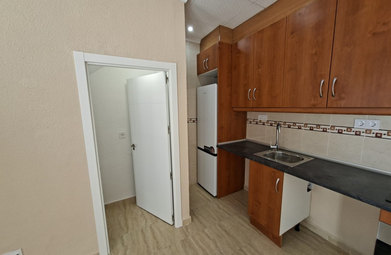 Resale - Town House - La Marina