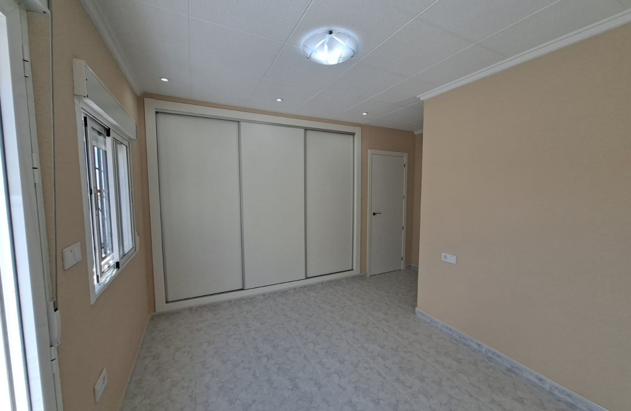Resale - Town House - La Marina