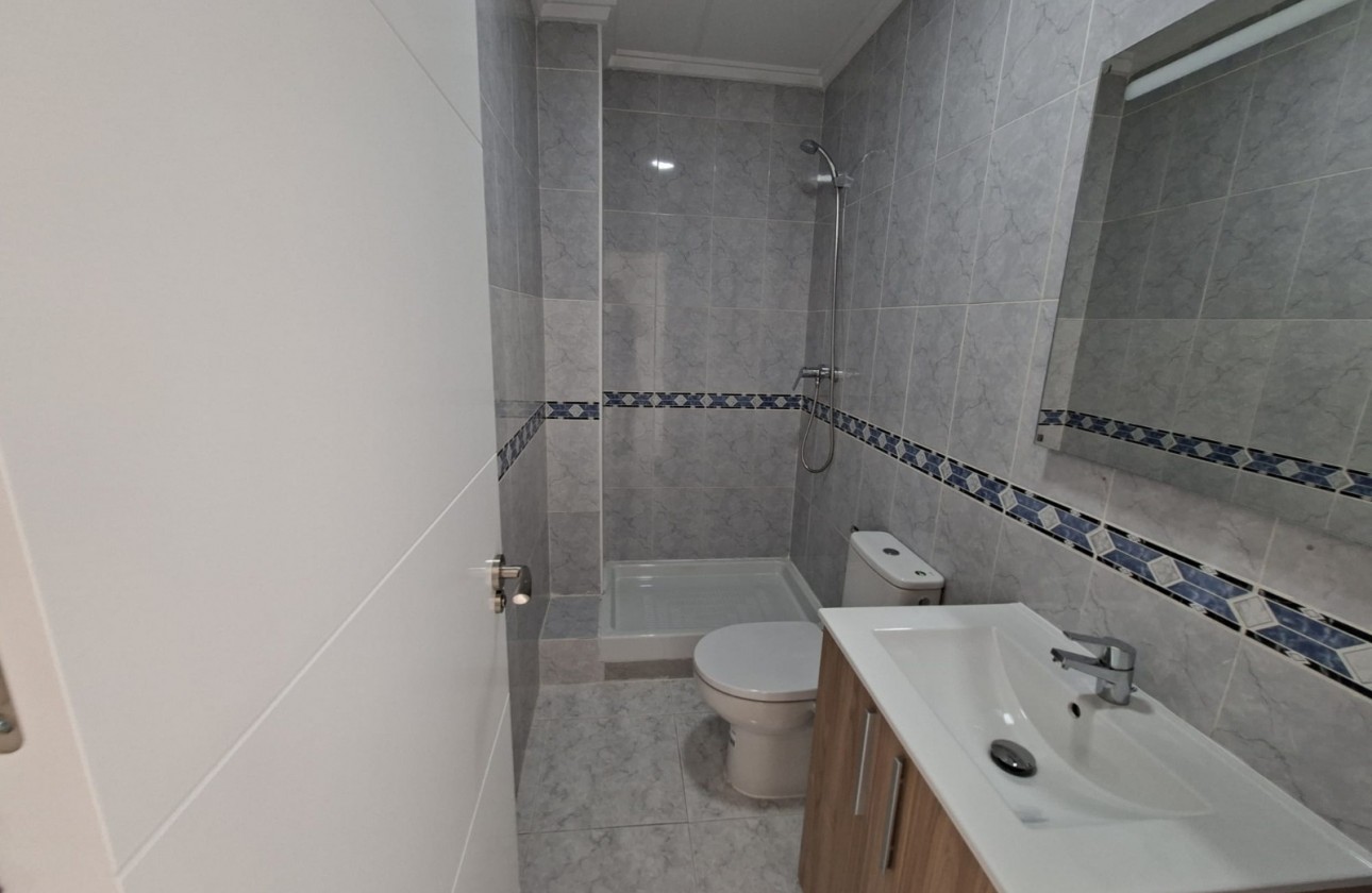 Resale - Town House - La Marina
