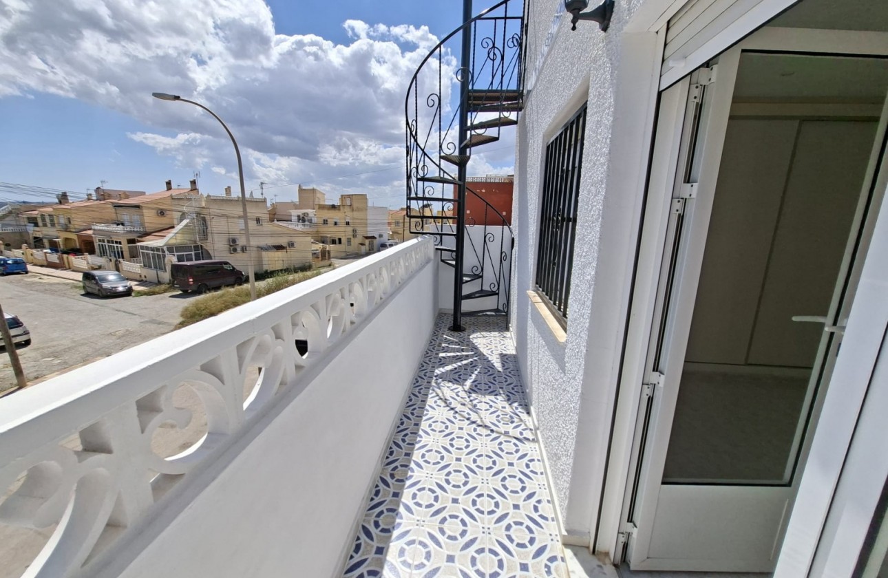 Resale - Town House - La Marina