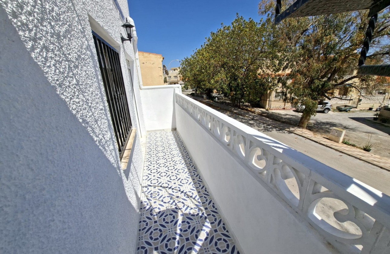 Resale - Town House - La Marina