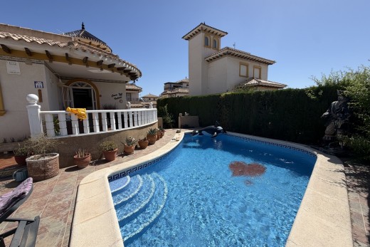 Resale - Villa - Villamartin