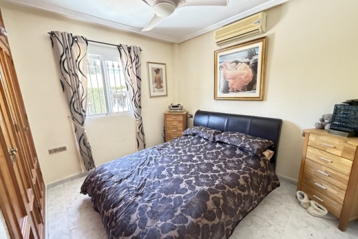 Resale - Villa - Villamartin