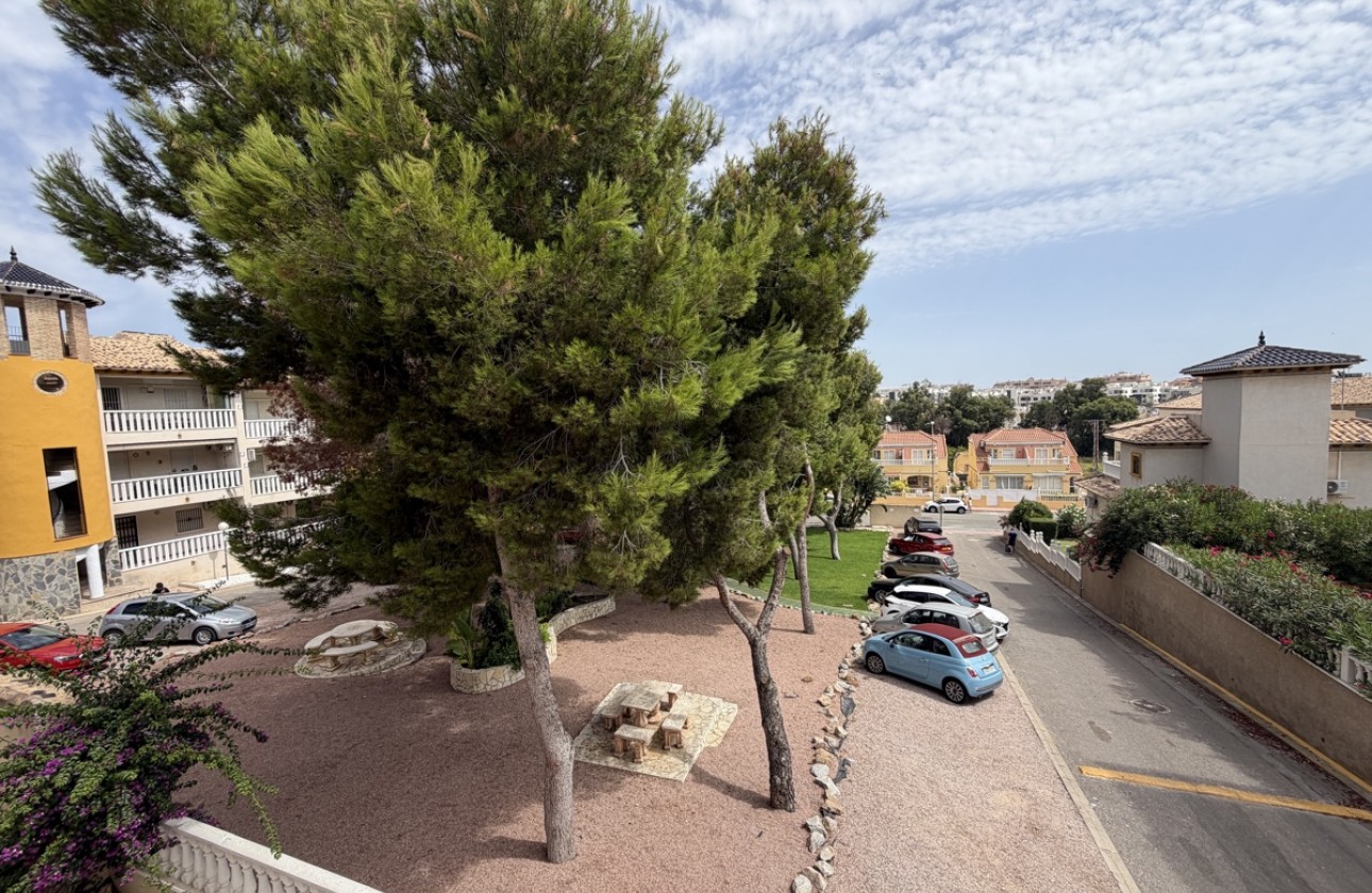 Resale - Apartment - Villamartin