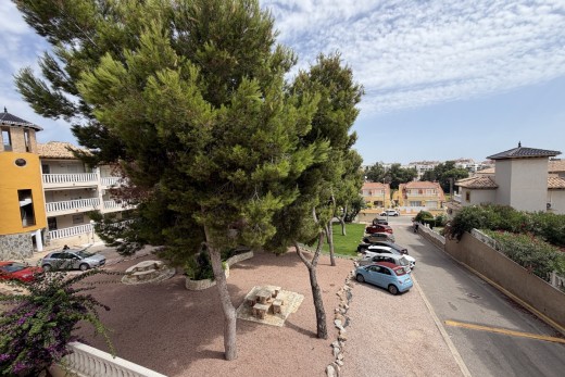 Resale - Apartment - Villamartin