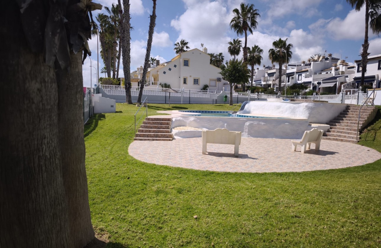 Resale - Bungalow - Villamartin - Rioja