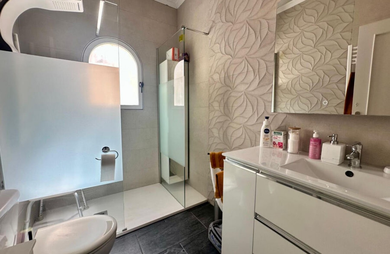 Resale - Villa - Lo Crispin
