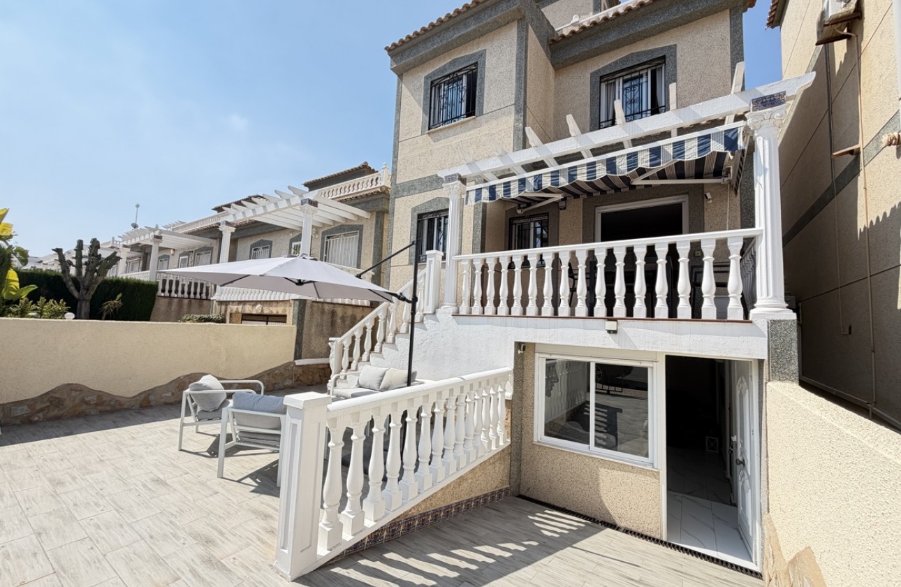 Resale - Villa - Villamartin